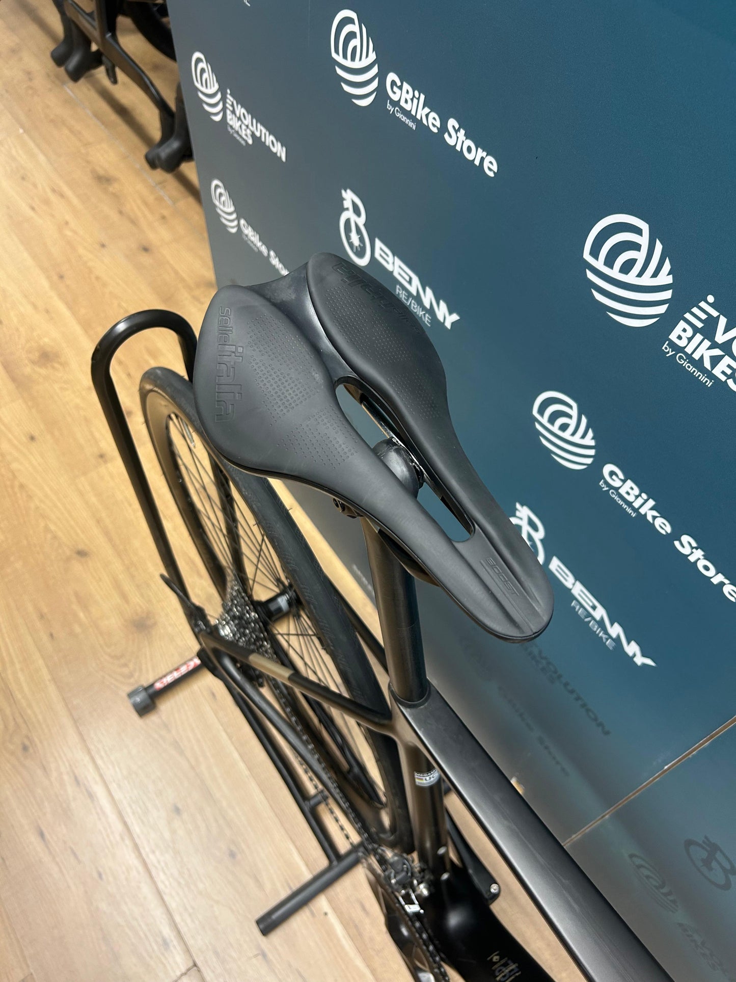 Rozmiar podniesienia megamo S - Używany