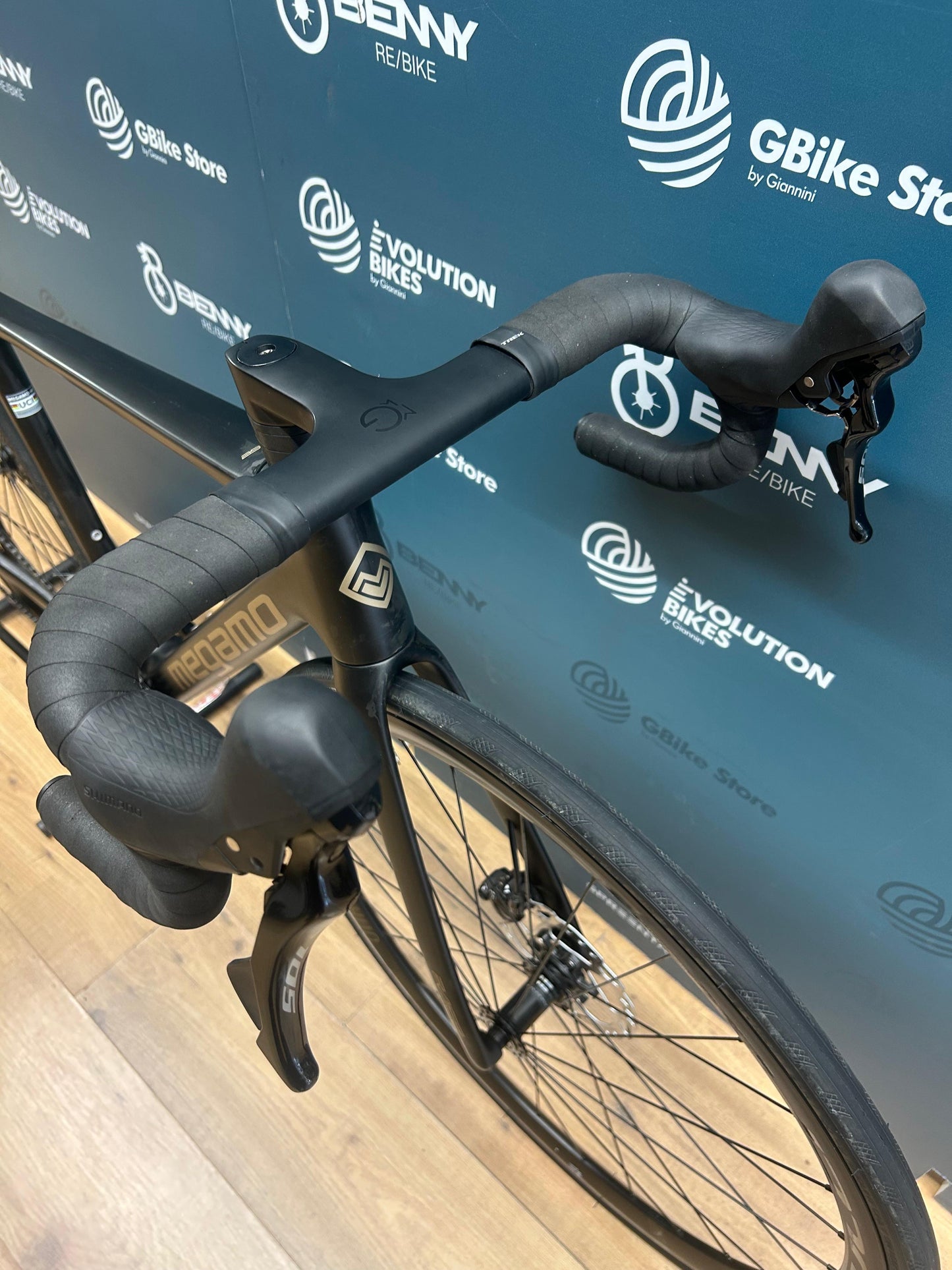 Rozmiar podniesienia megamo S - Używany