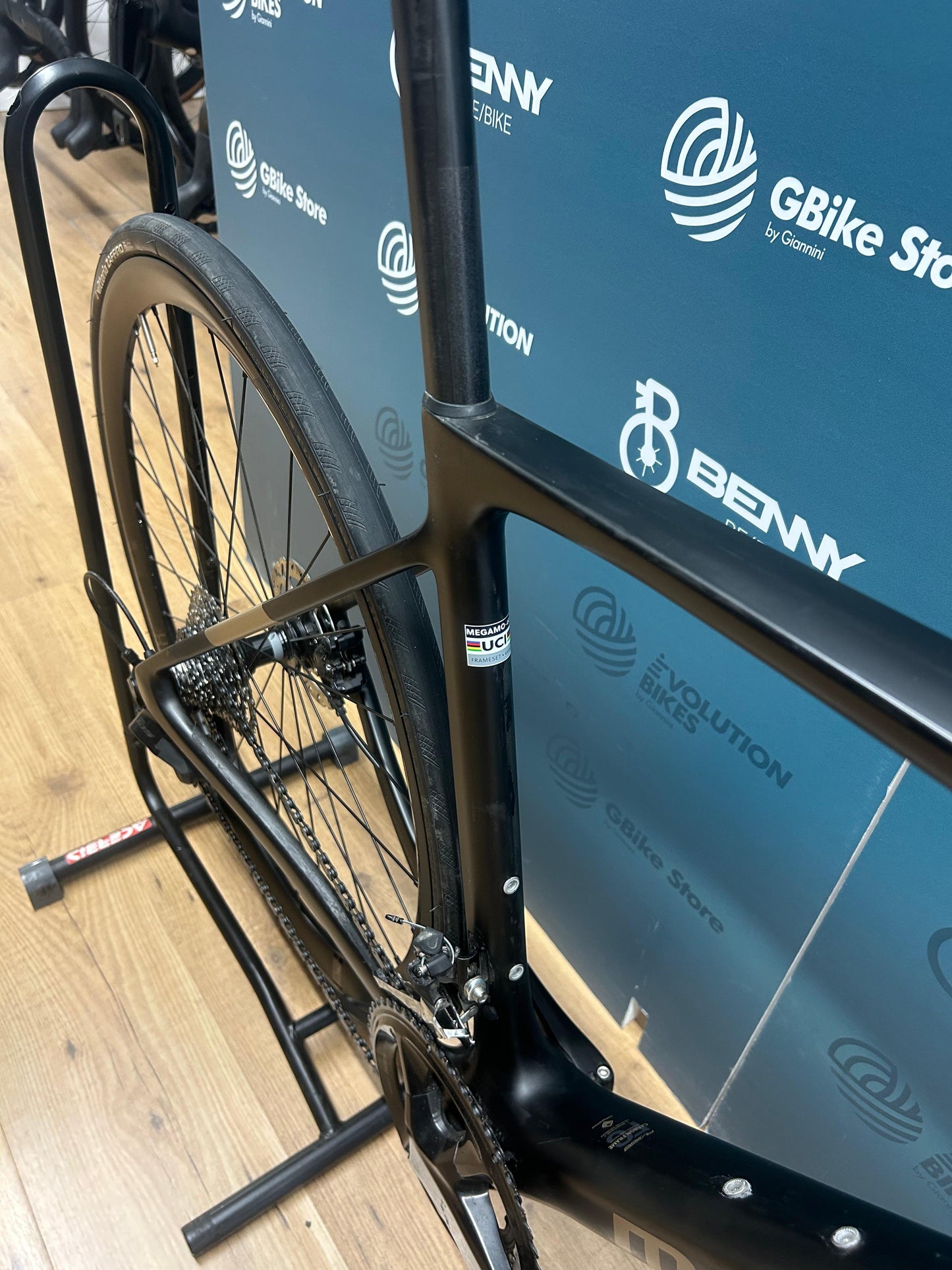 Rozmiar podniesienia megamo S - Używany