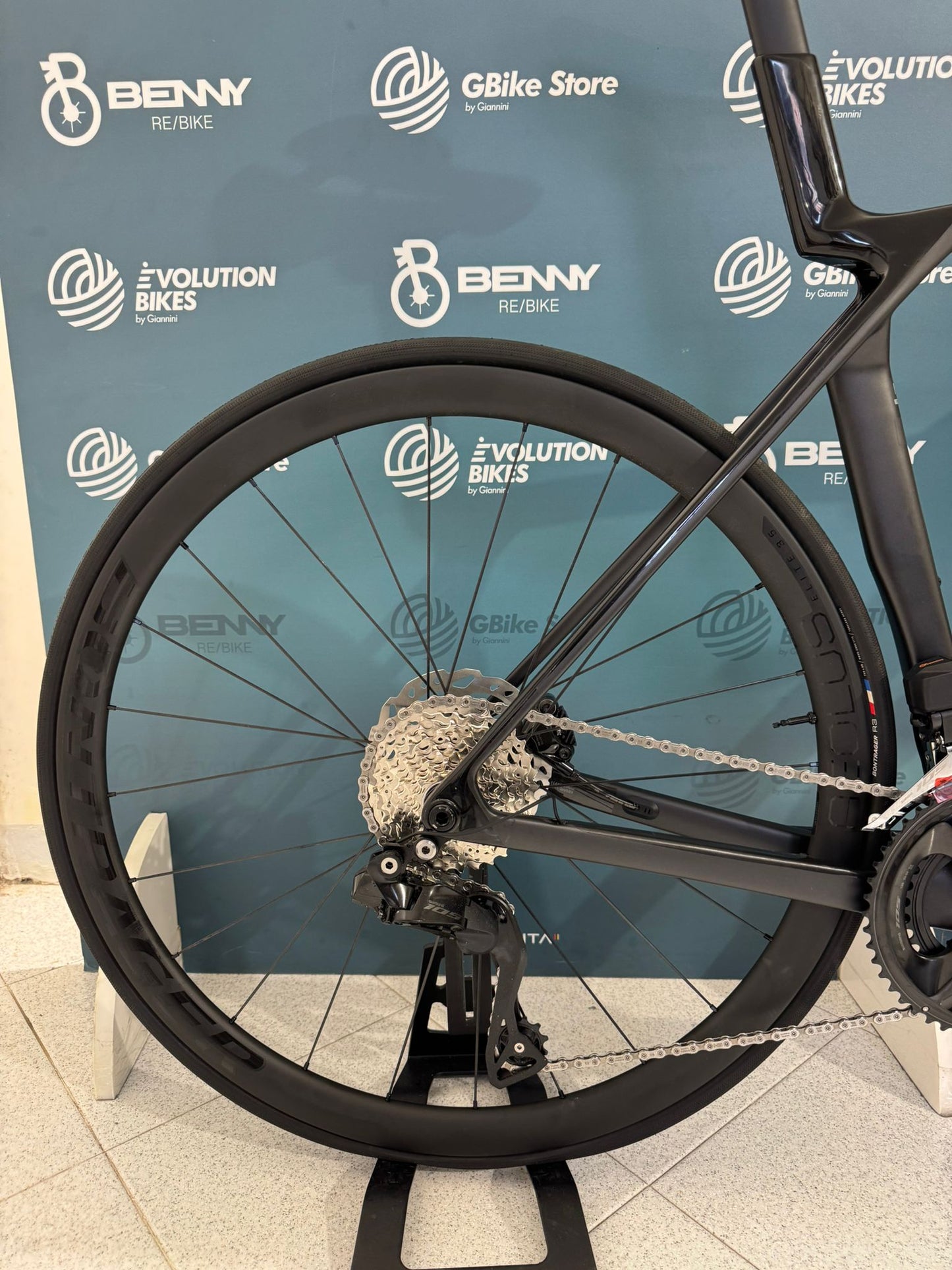 Trek Madone SL 6 Jan 8 2025 Size ML - Demo