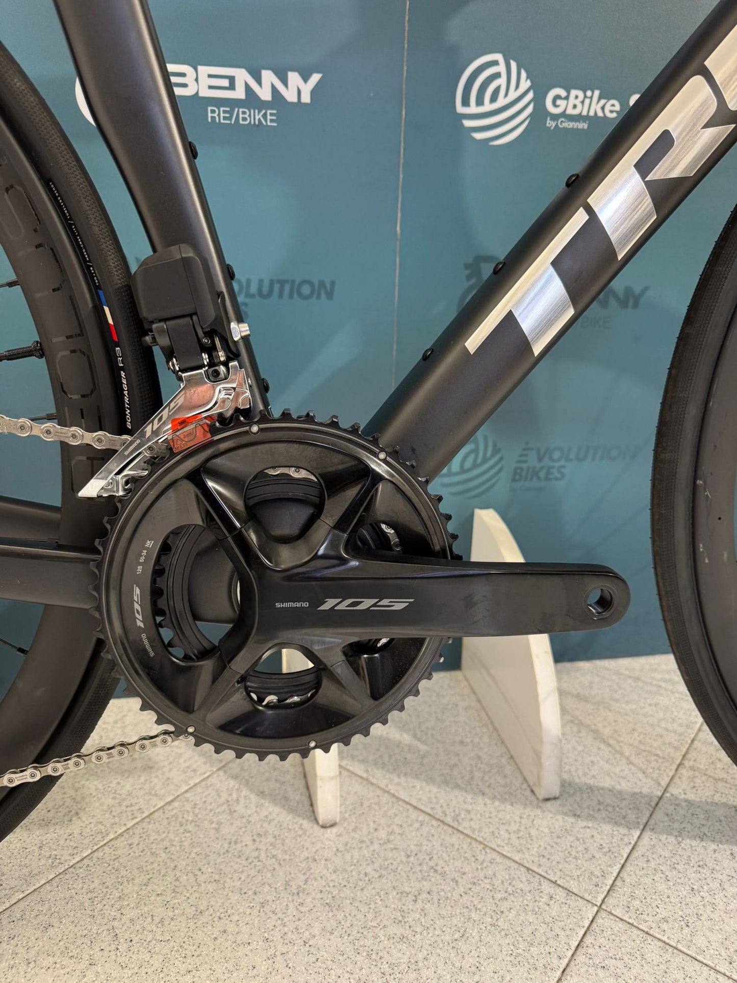 Trek Madone SL 6 Jan 8 2025 Size ML - Demo