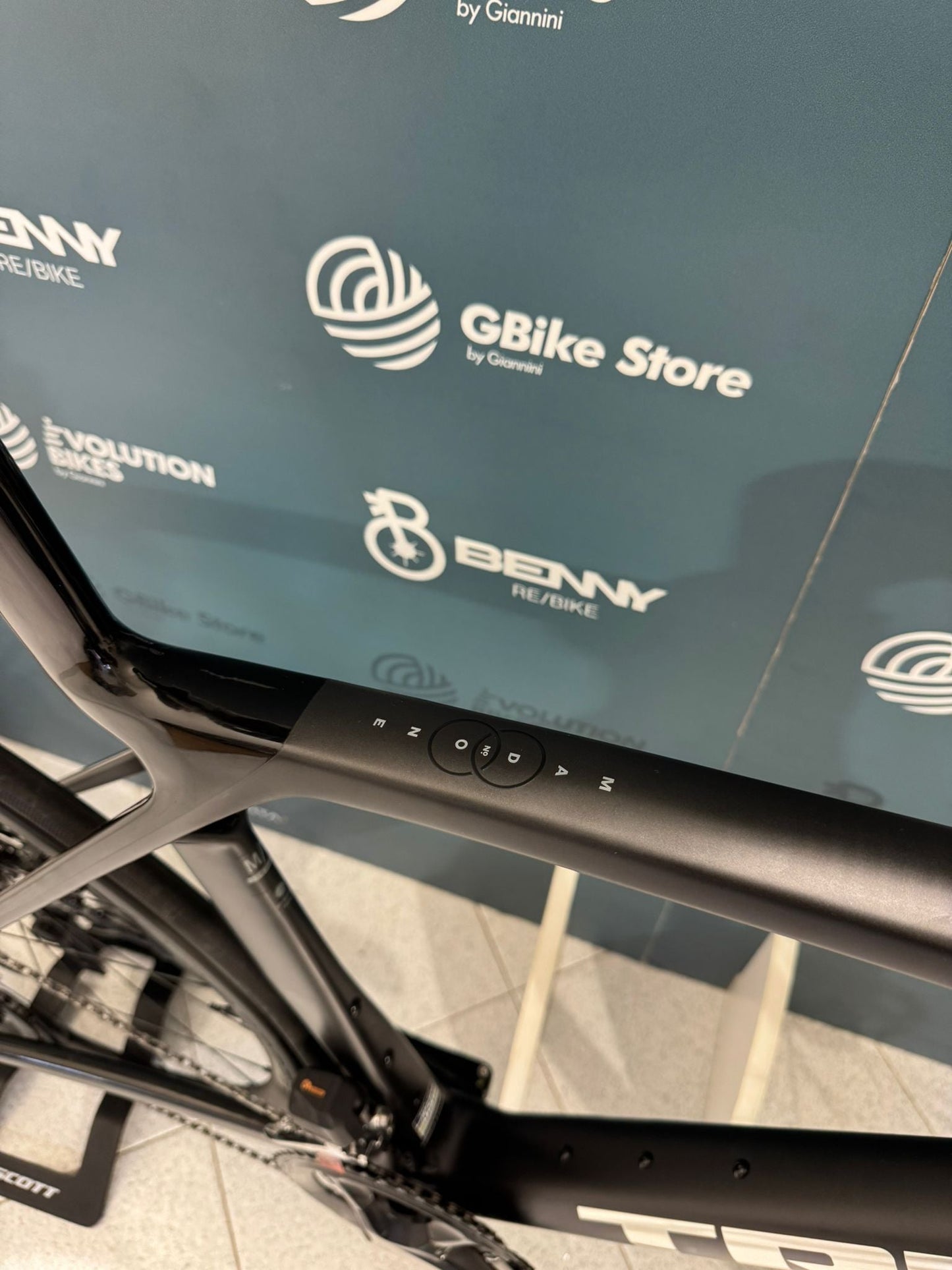 Trek Madone SL 6 Jan 8 2025 Size ML - Demo