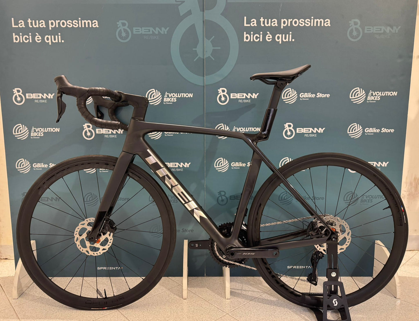 Trek Madone SL 6 Jan 8 2025 Size ML - Demo