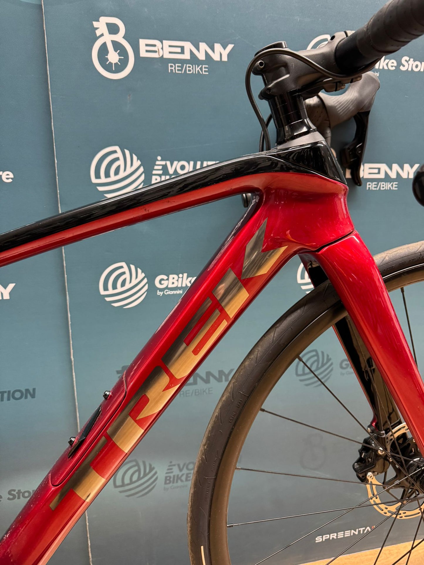 Trek Domane SL 6 AXS Tamaño de disco 47 - Demostración