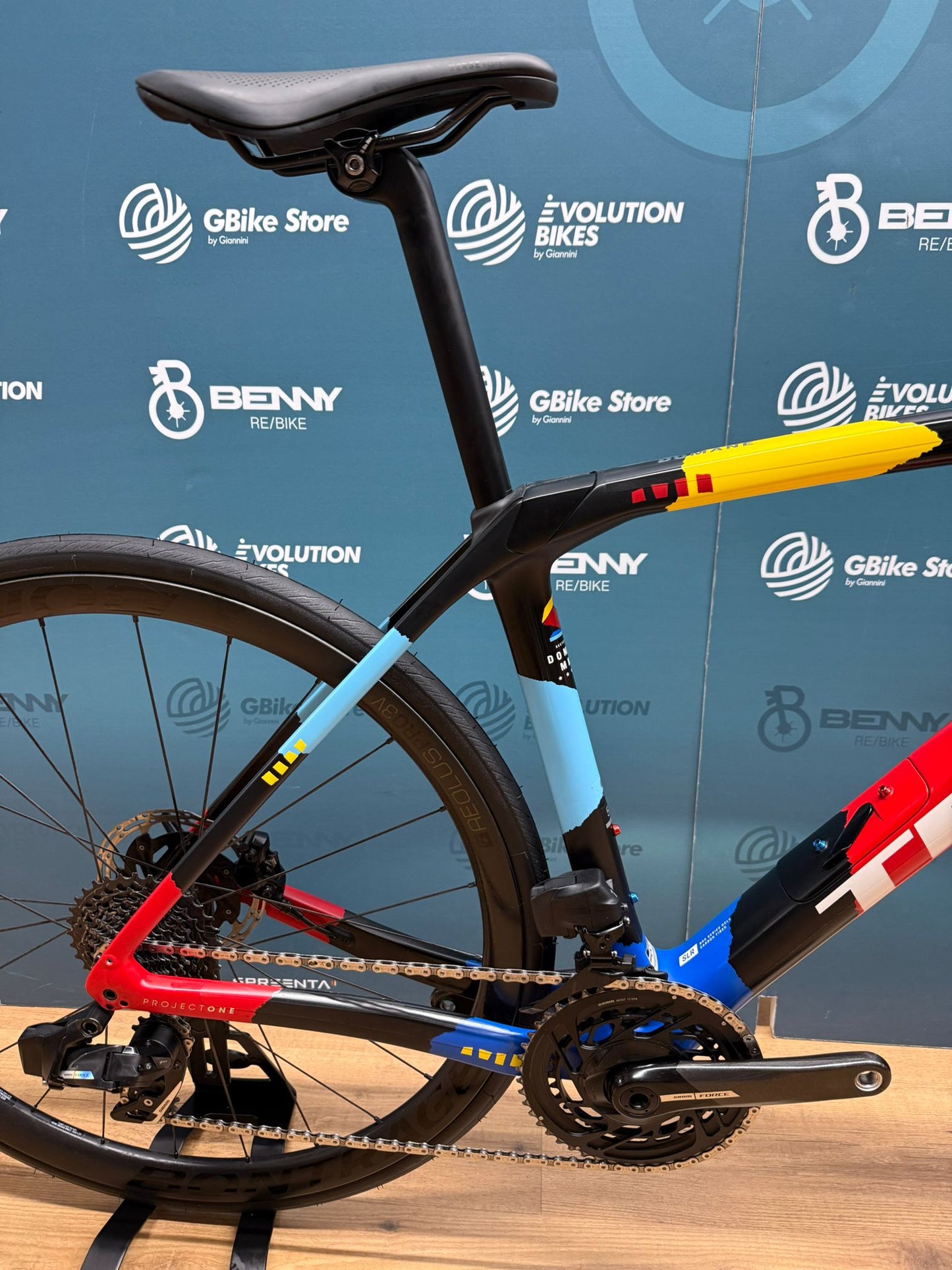 Trek Domane SLR 7 AXS Team Replica Size 54 - Used