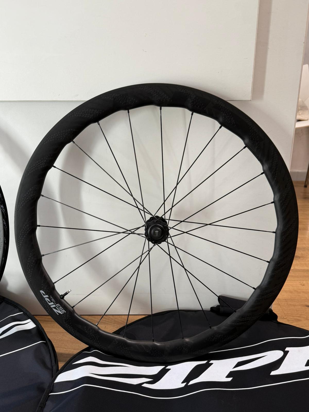 Zipp 353 NSW Hookless Wheels - DEMO