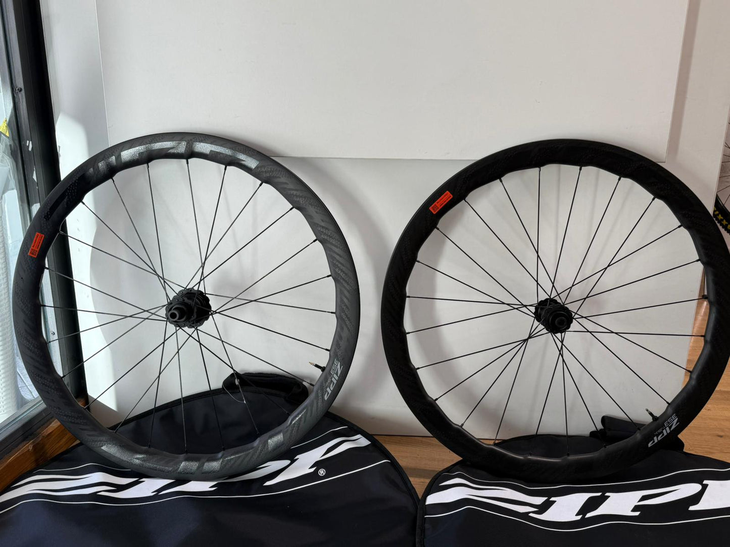 Zipp 353 NSW Hookless Wheels - DEMO