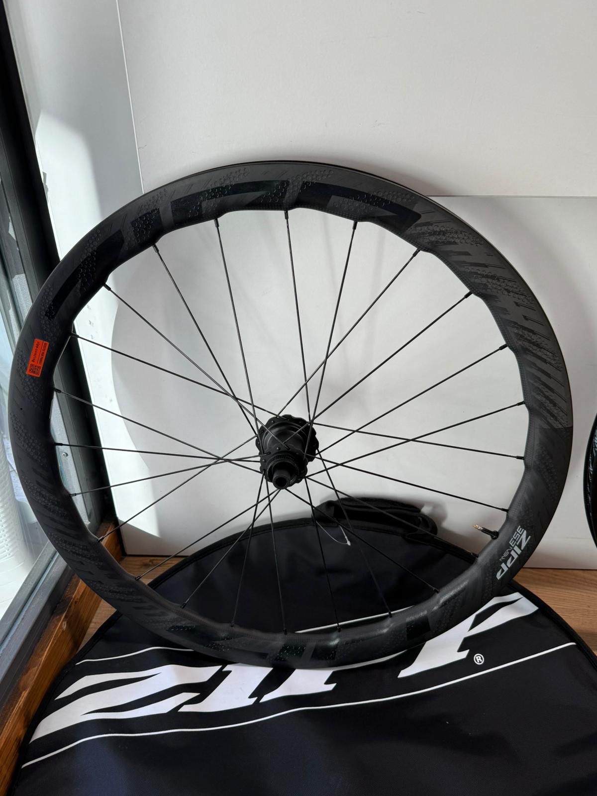 Zipp 353 NSW Hookless Wheels - DEMO