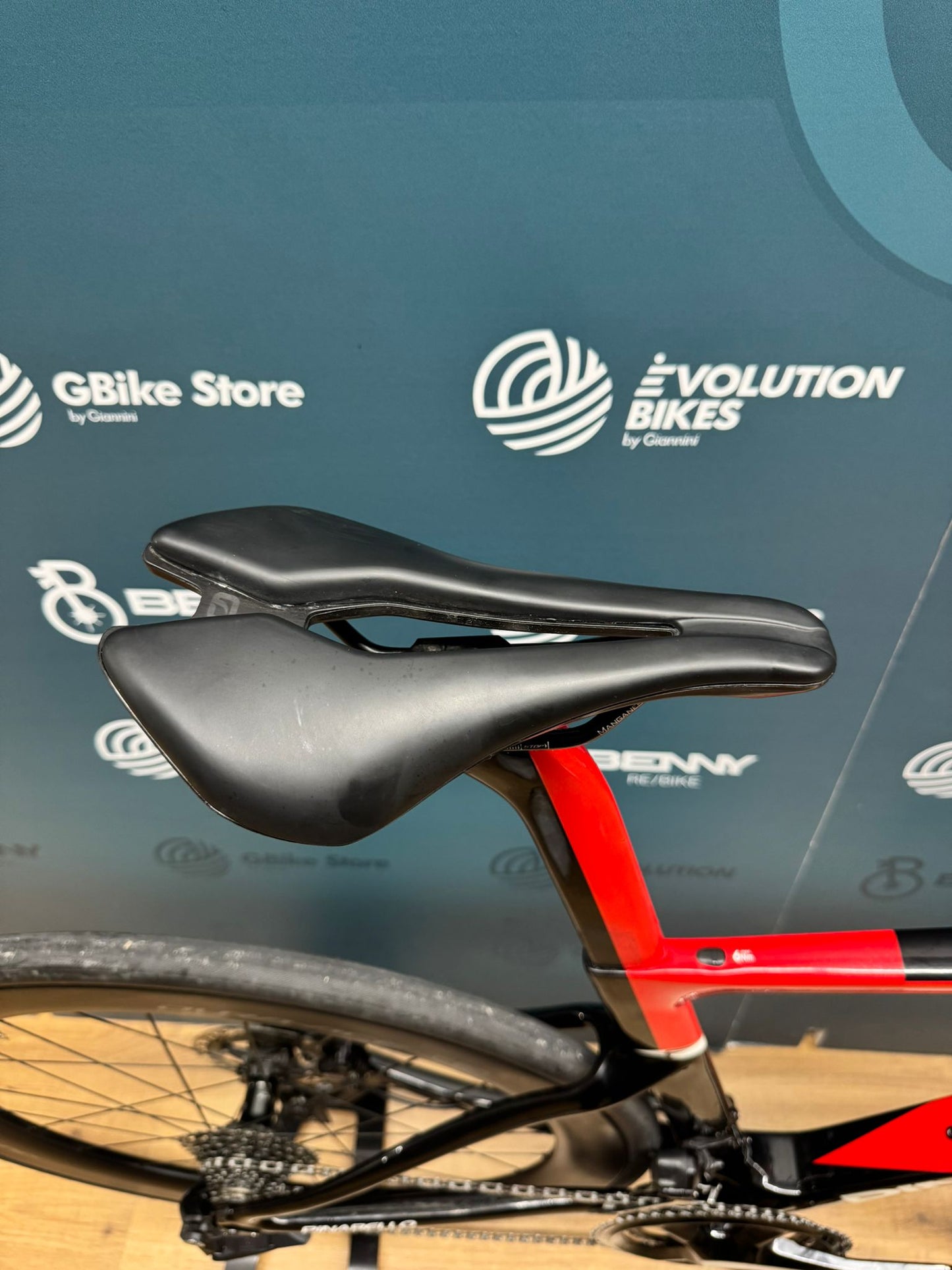 Pinarello Dogma F Ultegra Di2 12v rozmiar 50 - używany