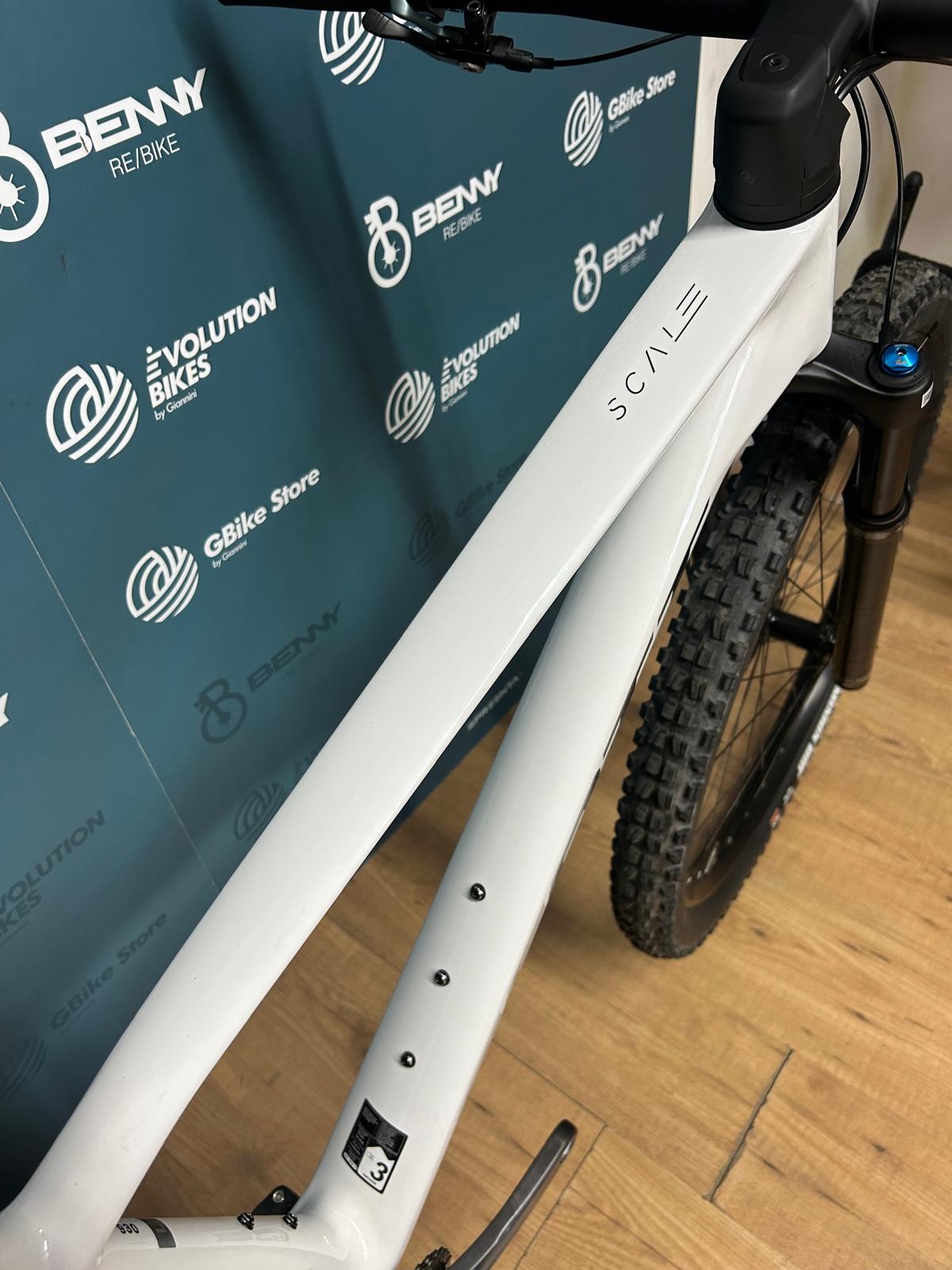 Scott Scale Taille 930 L - Utilisé